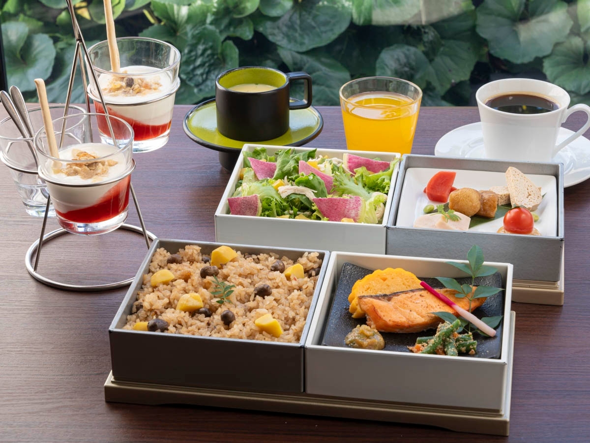 高山彩り 四重玉手箱《和食》