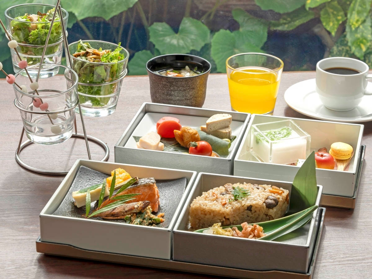 高山彩り 四重玉手箱《和食》