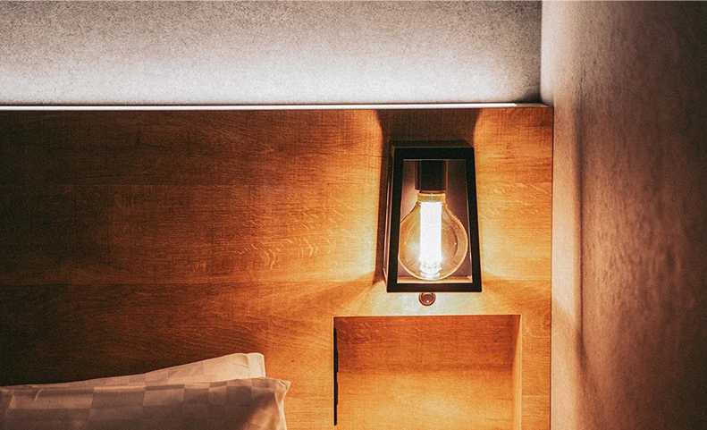 写真:客室枕元の照明